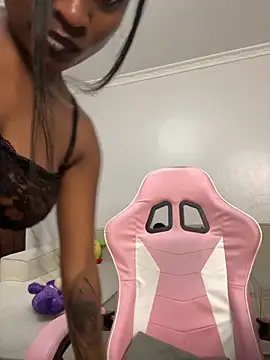 Lil-shawrie online show from September 2025 06:32:02 PM