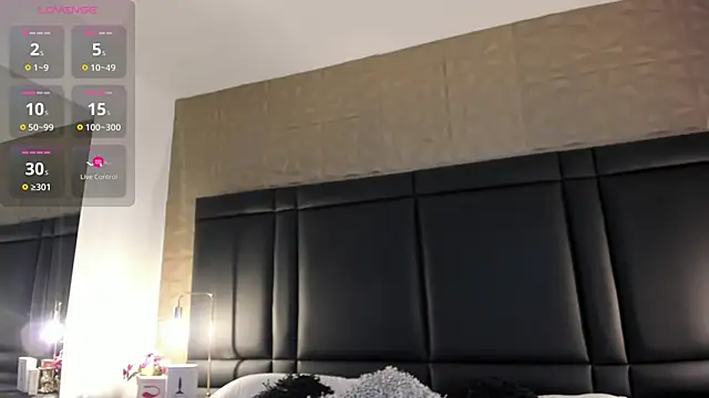 AxelThompson  online show from November 2025 11:58:02 AM