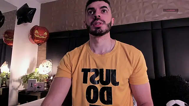 AxelThompson  online show from October 2025 12:04:01 PM