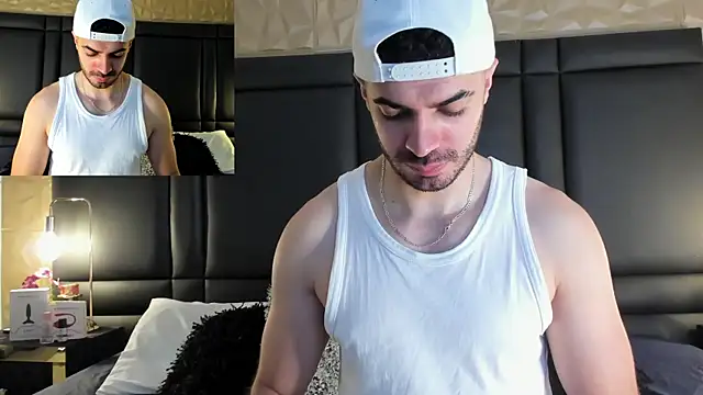 AxelThompson  online show from November 2025 11:35:02 AM