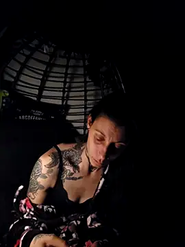 Snapshot of DarkAngelz1 chatting on November 2025 12:21:01 AM DarkAngelz1 online show from November 2025 12:21:01 AM