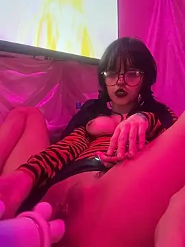 YourDevilGirl  online show from April 2026 11:17:01 AM