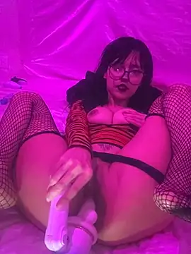 YourDevilGirl  online show from April 2026 08:45:01 PM