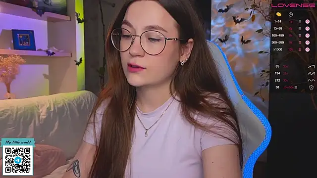 Snapshot of mia_here chatting on October 2025 12:36:01 PM mia here online show from October 2025 12:36:01 PM