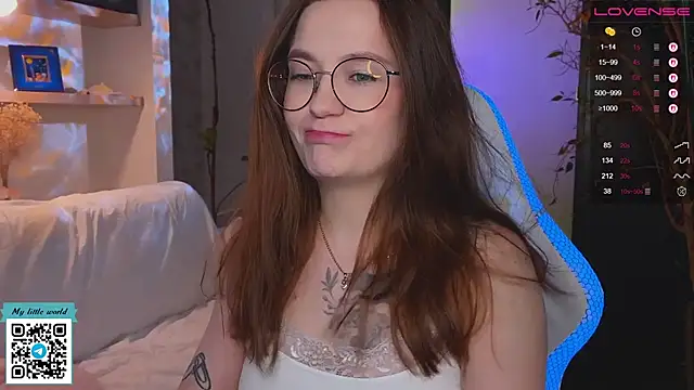 Snapshot of mia_here chatting on November 2025 02:56:01 AM mia here online show from November 2025 02:56:01 AM