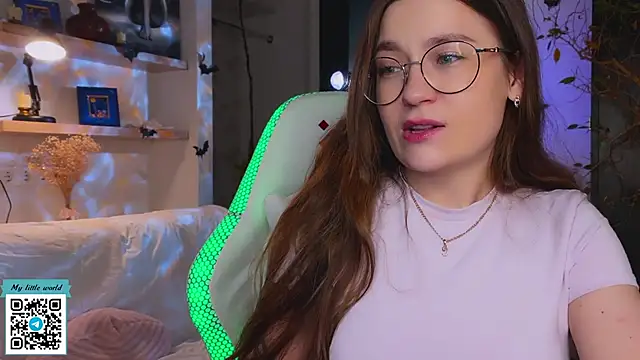 Snapshot of mia_here chatting on October 2025 12:00:02 AM mia here online show from October 2025 12:00:02 AM