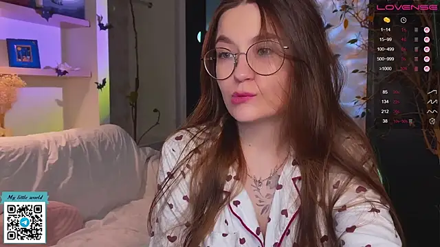 Snapshot of mia_here chatting on October 2025 12:15:02 PM mia here online show from October 2025 12:15:02 PM