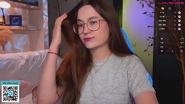 Snapshot of mia_here chatting on October 2025 11:42:02 AM mia here online show from October 2025 11:42:02 AM