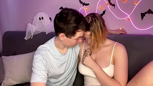 Snapshot of julielourens chatting on October 2025 08:13:01 AM julielourens online show from October 2025 08:13:01 AM