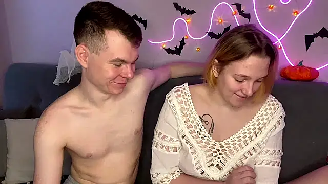 Snapshot of julielourens chatting on October 2025 08:11:01 AM julielourens online show from October 2025 08:11:01 AM