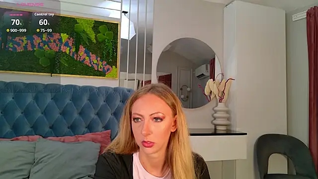 Snapshot of SiennaPierce chatting on June 2026 11:30:01 AM SiennaPierce online show from June 2026 11:30:01 AM