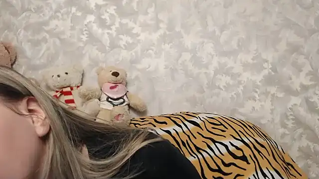 hotsteacher online show from April 2026 10:25:02 PM