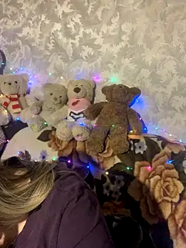 hotsteacher online show from December 2025 01:10:01 AM