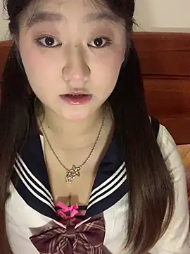 xialuo25 online show from April 2026 12:00:01 PM