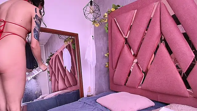 viollettaa  online show from November 2025 05:51:02 PM