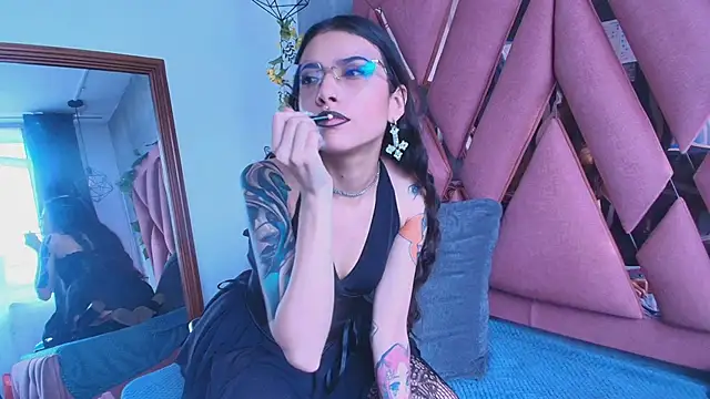 viollettaa  online show from December 2025 07:24:02 PM