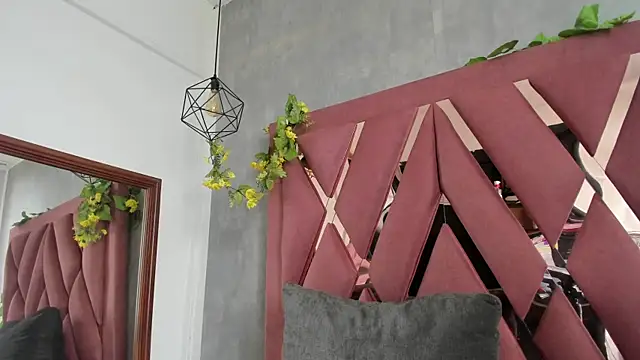 viollettaa  online show from April 2026 07:04:02 PM