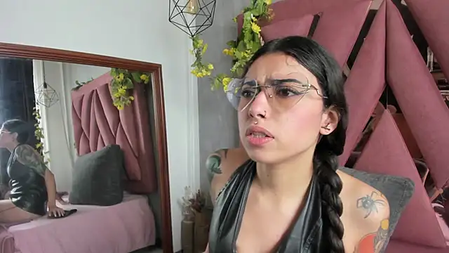 viollettaa  online show from April 2026 05:08:02 PM