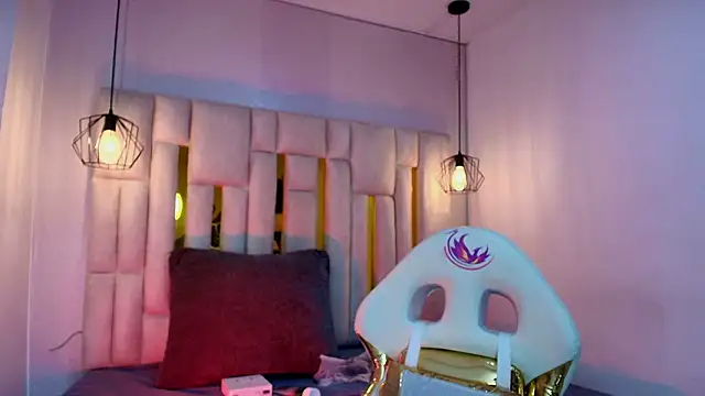 viollettaa  online show from March 2026 06:23:01 PM