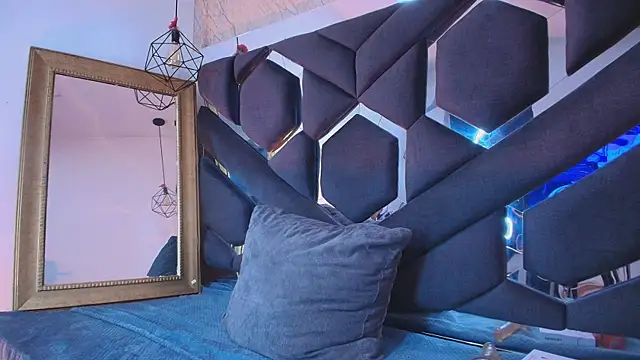 viollettaa  online show from December 2025 07:48:01 PM