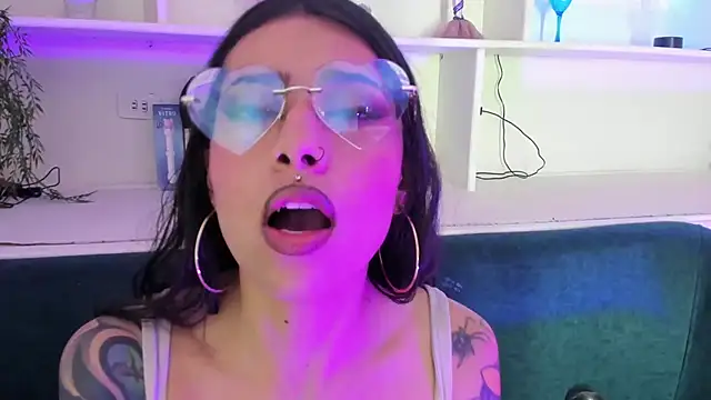 viollettaa  online show from March 2026 03:37:02 PM