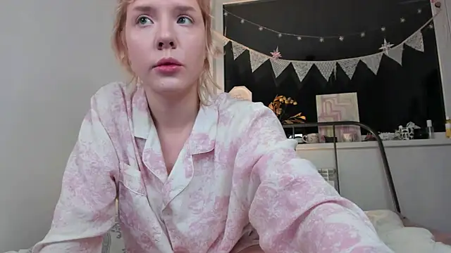 Snapshot of _CuteAsFuck_ chatting on November 2025 05:49:02 PM CuteAsFuck online show from November 2025 05:49:02 PM