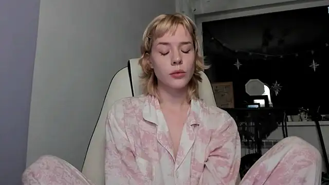 Snapshot of _CuteAsFuck_ chatting on October 2025 02:29:02 PM CuteAsFuck online show from October 2025 02:29:02 PM