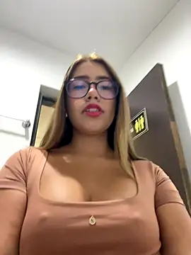 Snapshot of sara_calderon chatting on September 2025 01:18:01 PM sara calderon online show from September 2025 01:18:01 PM
