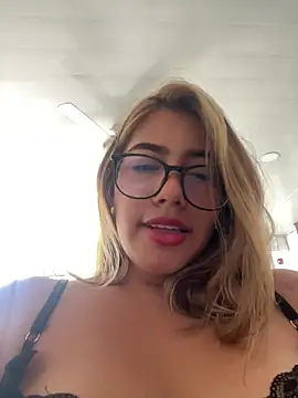 Snapshot of sara_calderon chatting on October 2025 01:23:01 PM sara calderon online show from October 2025 01:23:01 PM