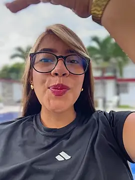 Snapshot of sara_calderon chatting on October 2025 01:22:02 PM sara calderon online show from October 2025 01:22:02 PM