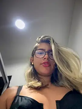 Snapshot of sara_calderon chatting on September 2025 01:22:01 PM sara calderon online show from September 2025 01:22:01 PM