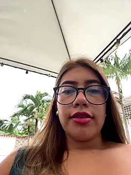 Snapshot of sara_calderon chatting on September 2025 01:17:01 PM sara calderon online show from September 2025 01:17:01 PM