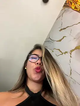 Snapshot of sara_calderon chatting on September 2025 01:20:01 PM sara calderon online show from September 2025 01:20:01 PM