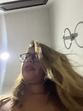 sara calderon online show from November 2025 01:26:01 PM