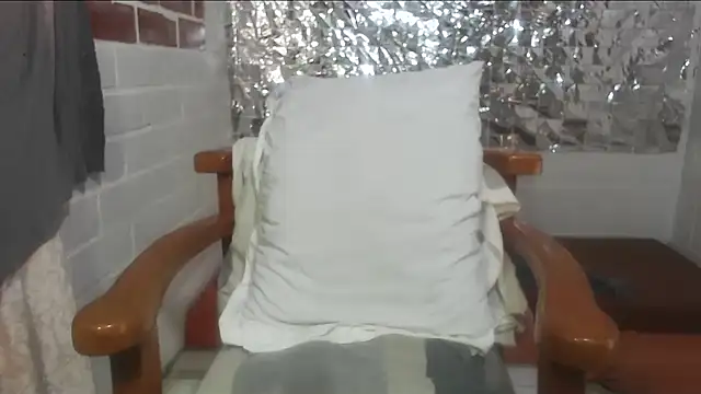 Snapshot of rose-crystal chatting on October 2025 02:29:02 PM rose-crystal online show from October 2025 02:29:02 PM