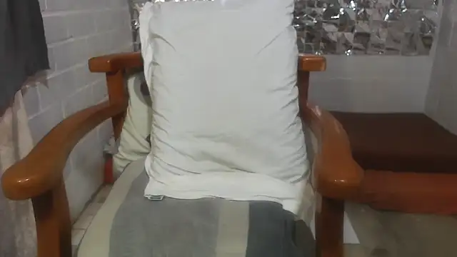 Snapshot of rose-crystal chatting on October 2025 02:40:01 PM rose-crystal online show from October 2025 02:40:01 PM