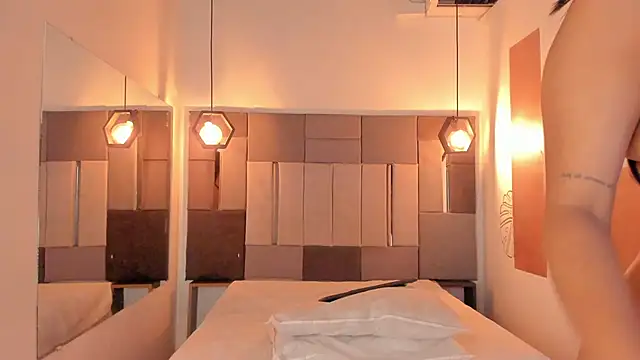 FreyrStone online show from April 2026 08:59:02 PM