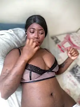 Snapshot of Alexia_24 chatting on November 2025 04:17:01 PM Alexia 24 online show from November 2025 04:17:01 PM