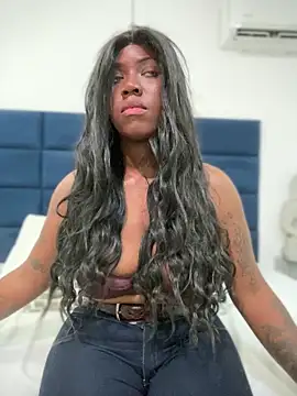 Alexia 24 online show from December 2025 06:54:02 PM