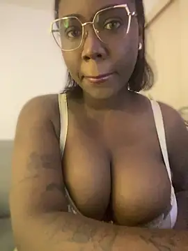 Snapshot of Alexia_24 chatting on July 2026 03:40:01 AM Alexia 24 online show from July 2026 03:40:01 AM
