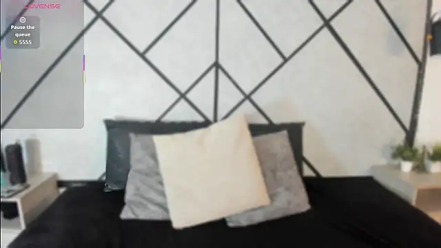 revenmiller  online show from November 2025 07:57:01 PM