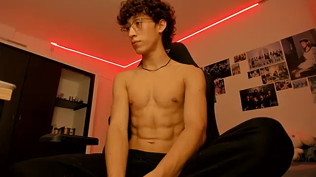 Snapshot of velvet_skyn chatting on October 2025 04:34:01 AM velvet skyn online show from October 2025 04:34:01 AM