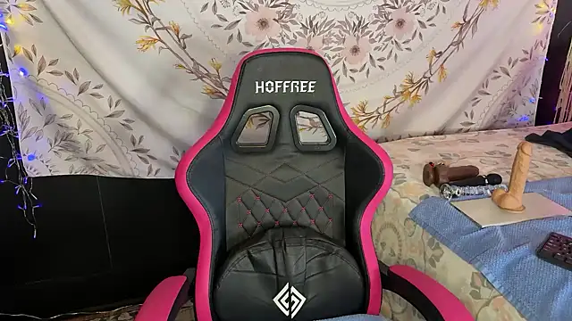 BossMomma0387 online show from December 2025 04:01:02 PM