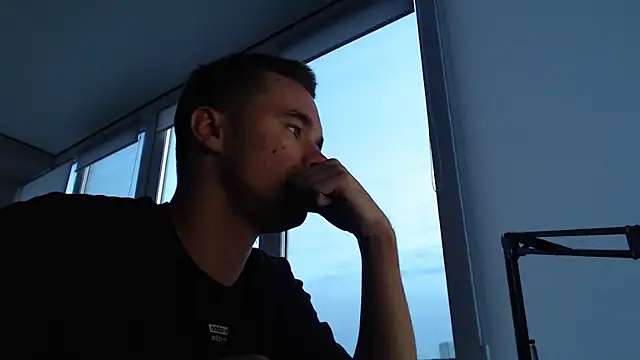 FreddyBredi online show from October 2025 01:33:01 PM