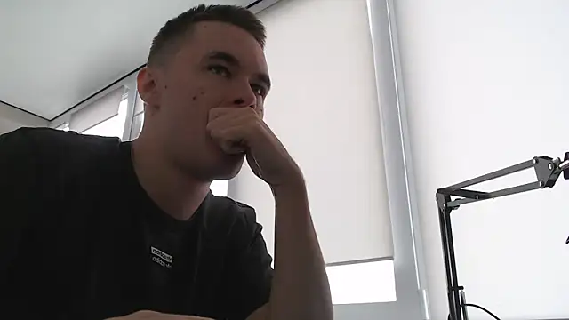 FreddyBredi online show from October 2025 06:58:02 AM