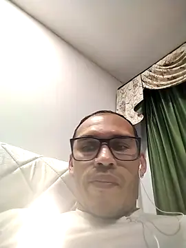 DOBLEWYOSK69G online show from February 2026 11:26:01 PM