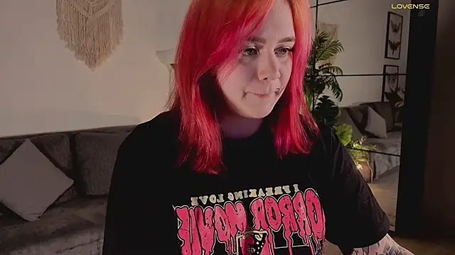 lunaalli online show from April 2026 09:54:02 PM