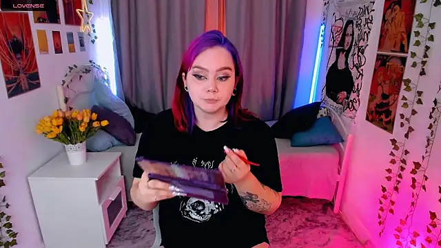 lunaalli online show from November 2025 02:28:02 PM