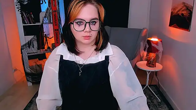 lunaalli online show from October 2025 04:28:01 PM