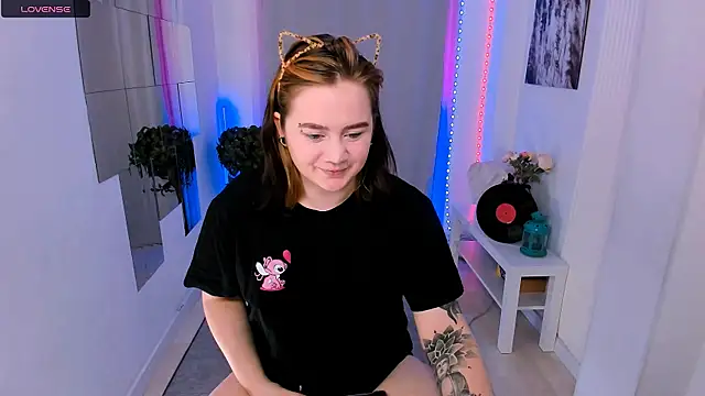 lunaalli online show from November 2025 04:11:01 PM